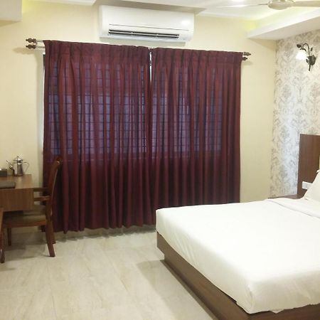 Hotel Mahalakshmi Residency Kolluru Exteriör bild