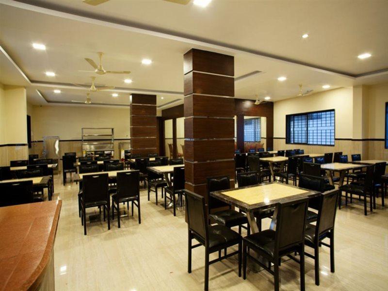 Hotel Mahalakshmi Residency Kolluru Exteriör bild