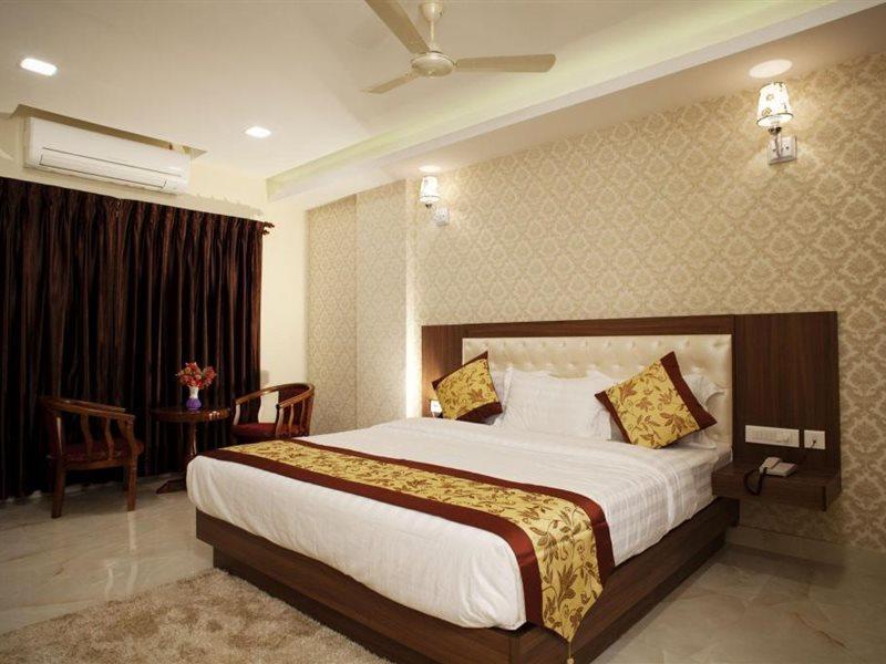 Hotel Mahalakshmi Residency Kolluru Exteriör bild