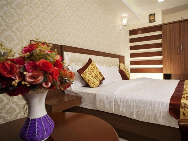 Hotel Mahalakshmi Residency Kolluru Exteriör bild
