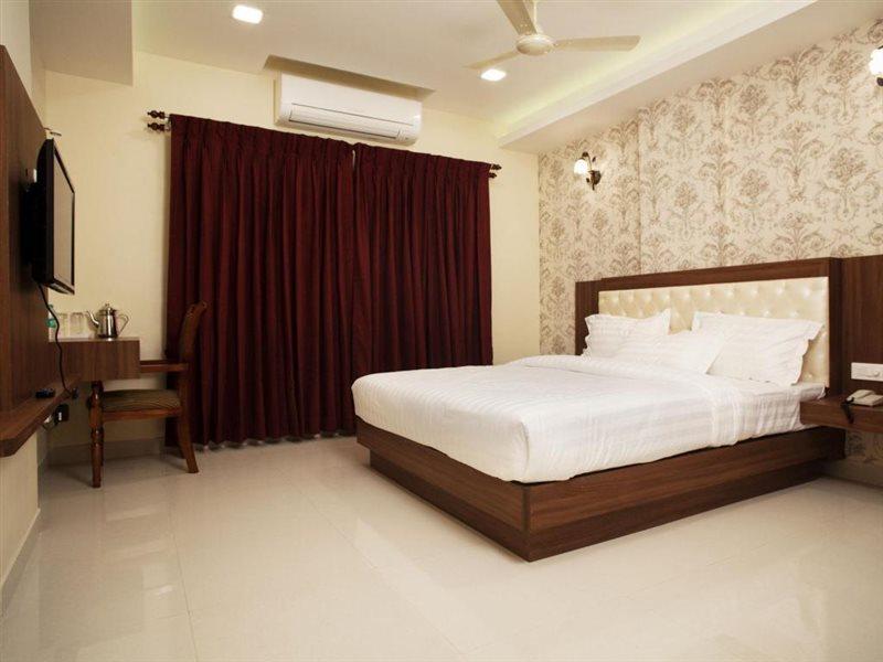 Hotel Mahalakshmi Residency Kolluru Exteriör bild