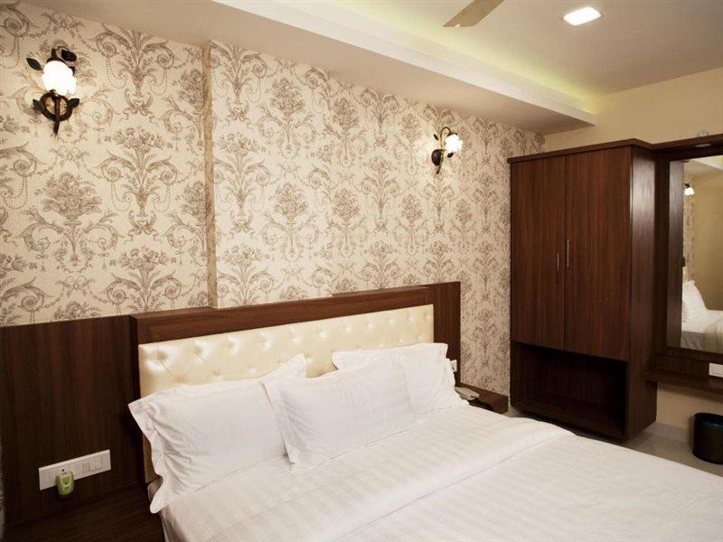 Hotel Mahalakshmi Residency Kolluru Exteriör bild
