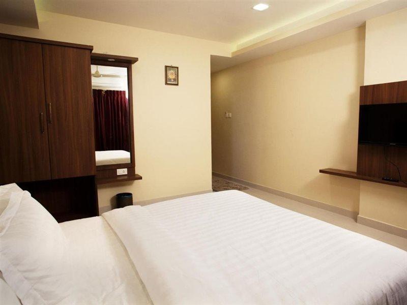 Hotel Mahalakshmi Residency Kolluru Exteriör bild