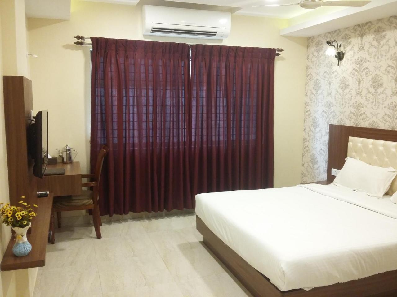 Hotel Mahalakshmi Residency Kolluru Exteriör bild